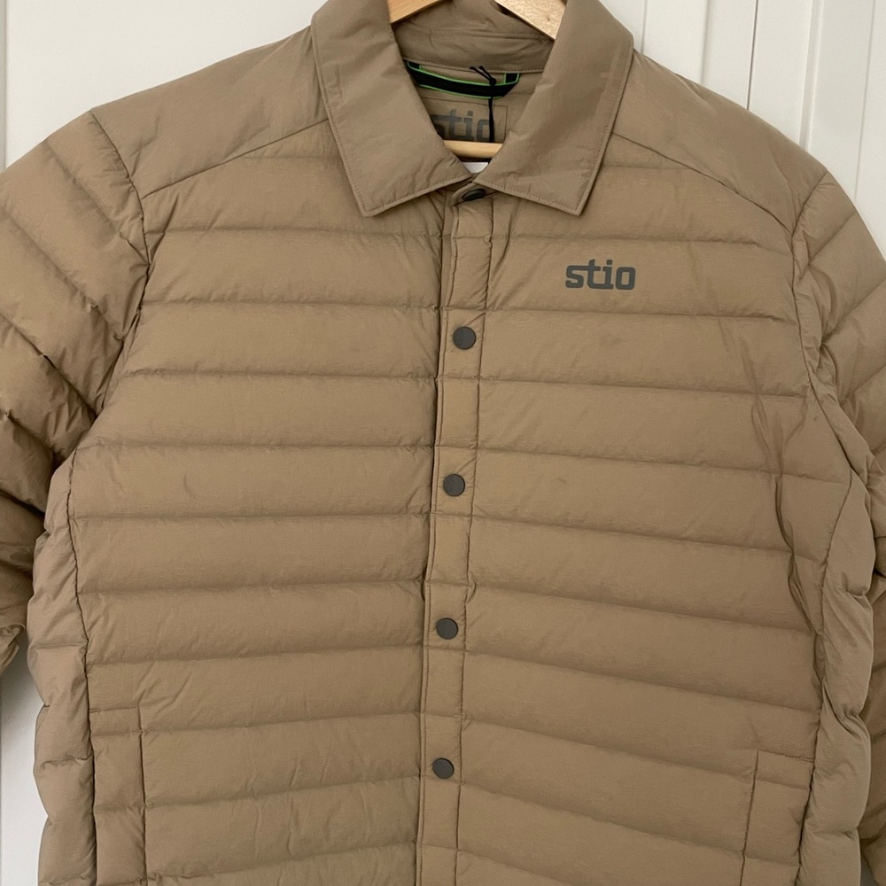 Men’s Stio Skillet Stretch Down Shirt in Rodeo Dust Size Large NWT